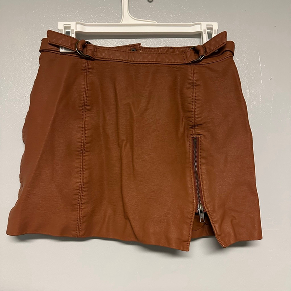 Free People Dresses & Skirts - Free People midnight magic Brown Faux Leather Mini Skirt Size 6 zipper slit